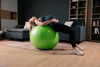 Dehnung mit Ball, Rücken dehnen, Schwangerschaftsübungen, grüner Pezziball
