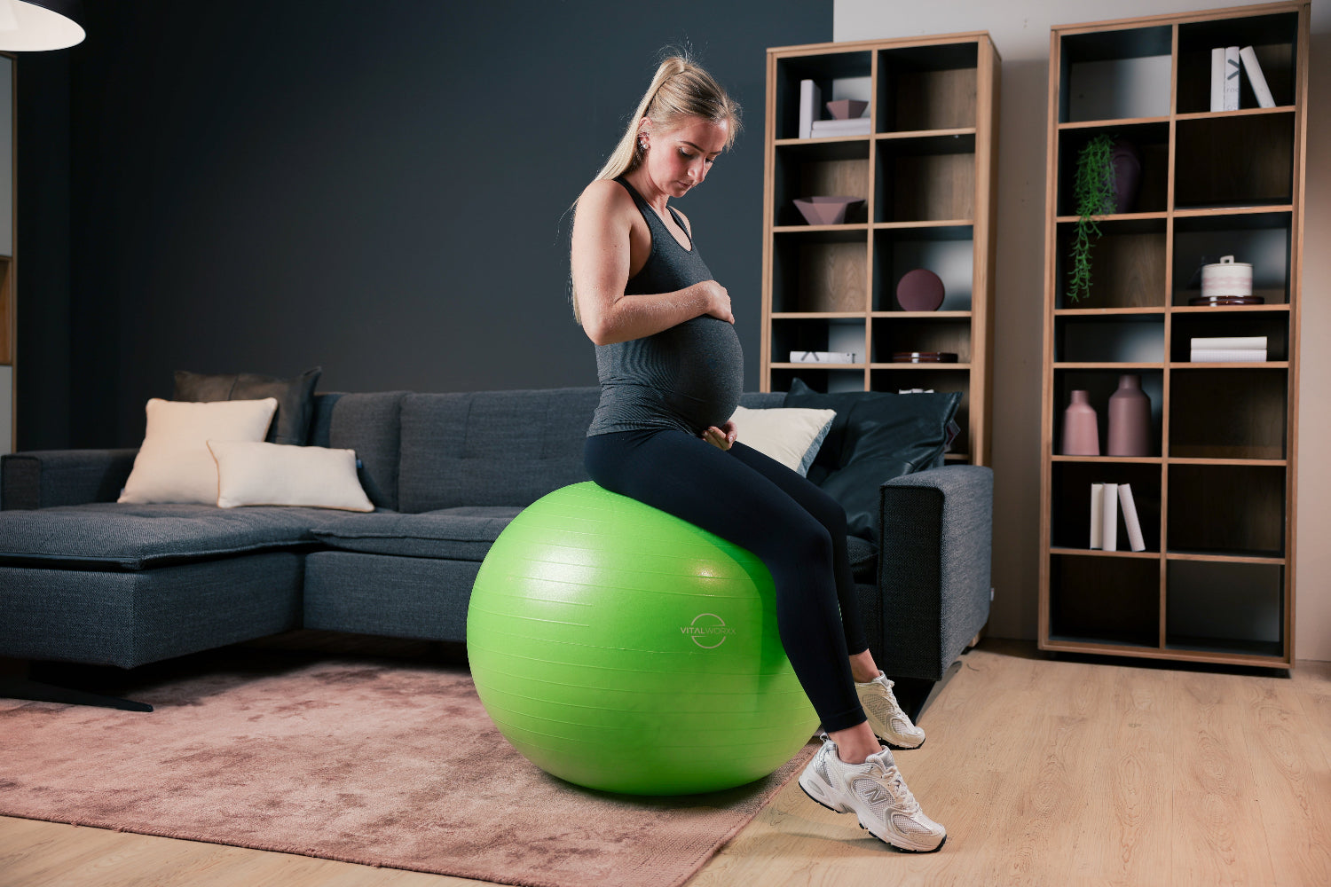 Training mit Gymnastikball, Zuhause Rückenübungen