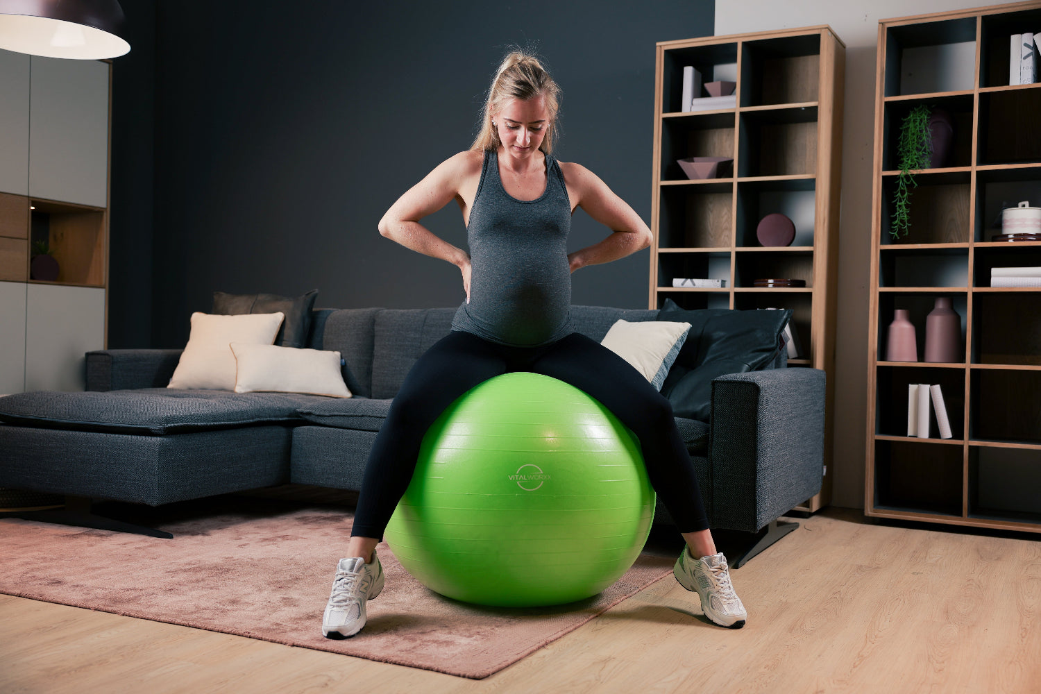 grüner Fitnessball, Schwanger Probleme mit Rücken
